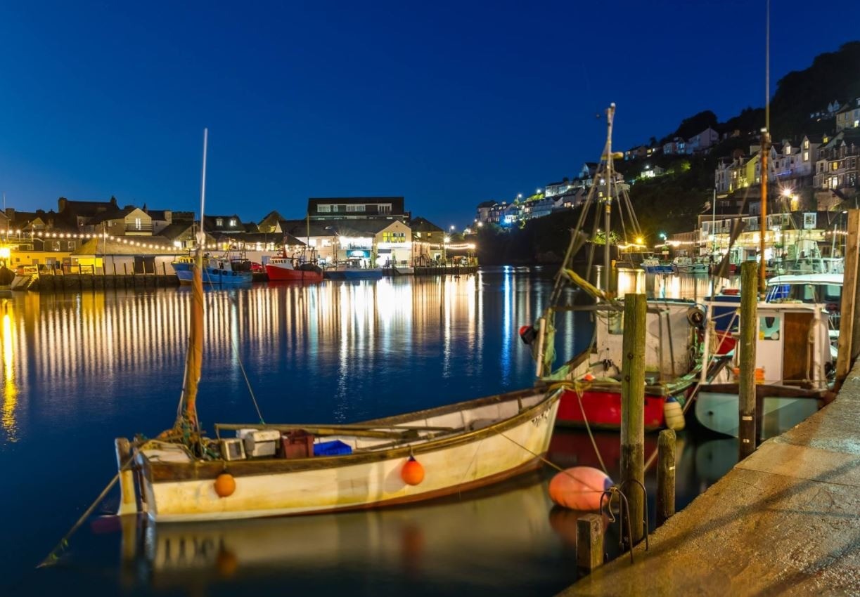 Looe Harbour at night